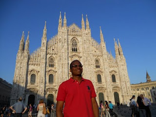 Renato na Piazza Duomo na frente da Catedral Duomo