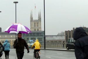 Westminster Bridge debaixo de chuva