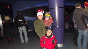 Karina, Lucca e Matheus na eurodisney