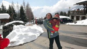 Matheus e Karina em Les Esserts cercados de neve