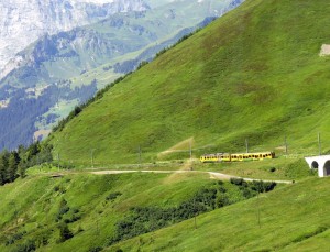 Trecho da viagem de trem entre Kleine-Scheidegg e Jungfraujoch