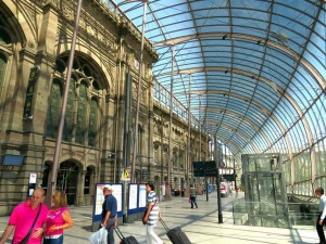 Histórico prédio da Gare de Strasbourg protegido pelo vidro