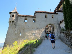 Entrada do vilarejo medieval de Gruyères