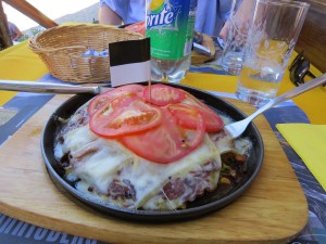 Almoço na Rue du Bourg em Gruyères