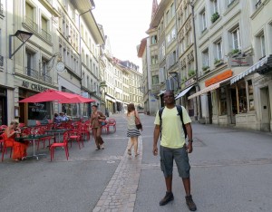 Eu na Rue de Lausanne em Fribourg