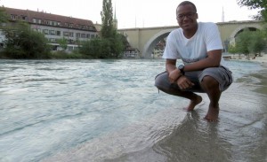 Curtindo a água gelada do Rio Aare