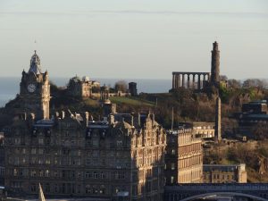 Calton Hill visto do Castelo de Edimburgo